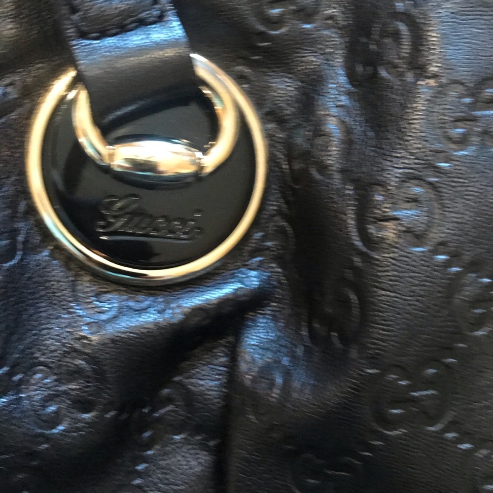Authentic GUCCI - Picture 2 of 8